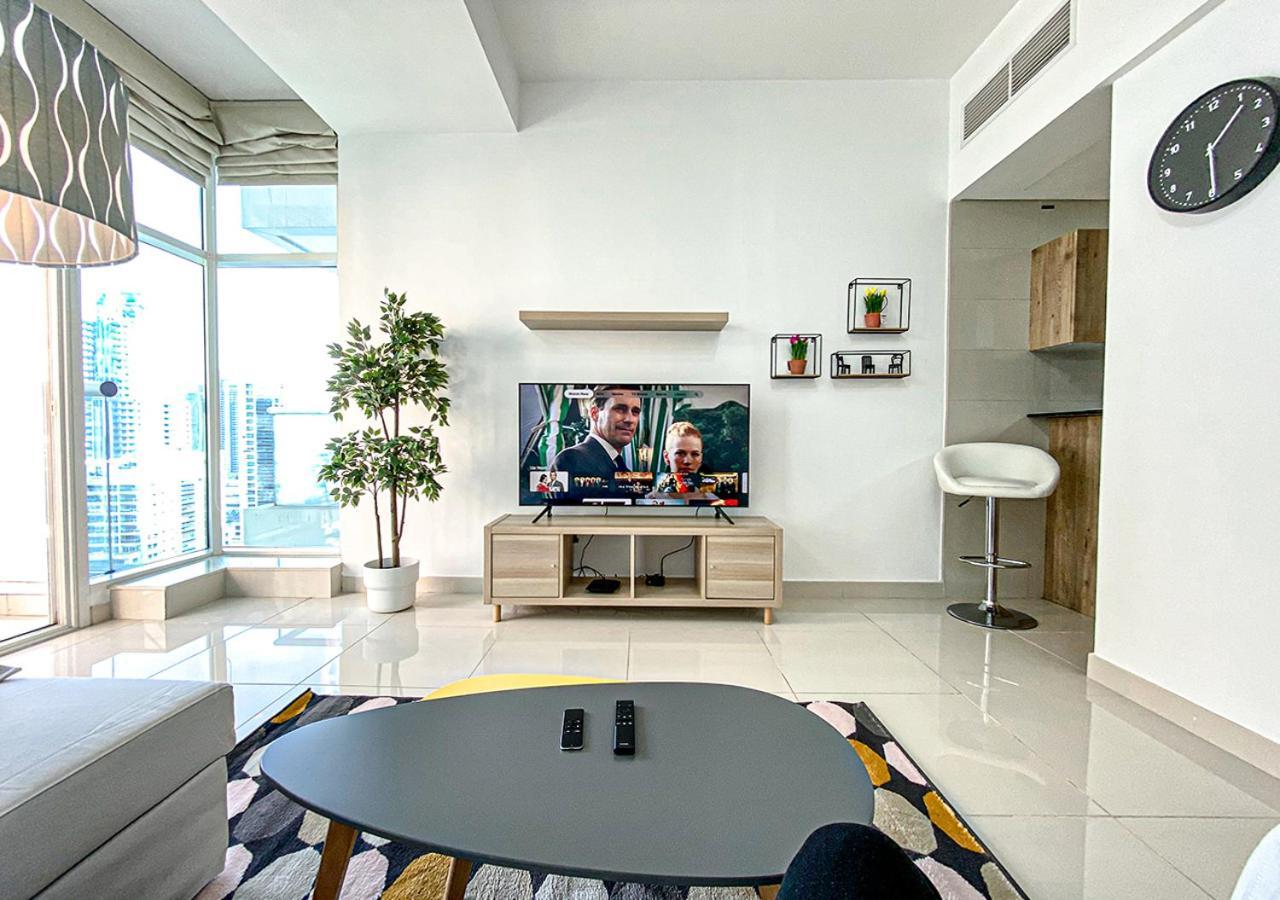 Walk To The Beach Or Enjoy The Amazing View From The Balcony Apartment Дубай Екстериор снимка