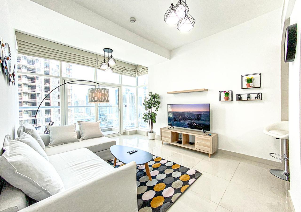 Walk To The Beach Or Enjoy The Amazing View From The Balcony Apartment Дубай Екстериор снимка