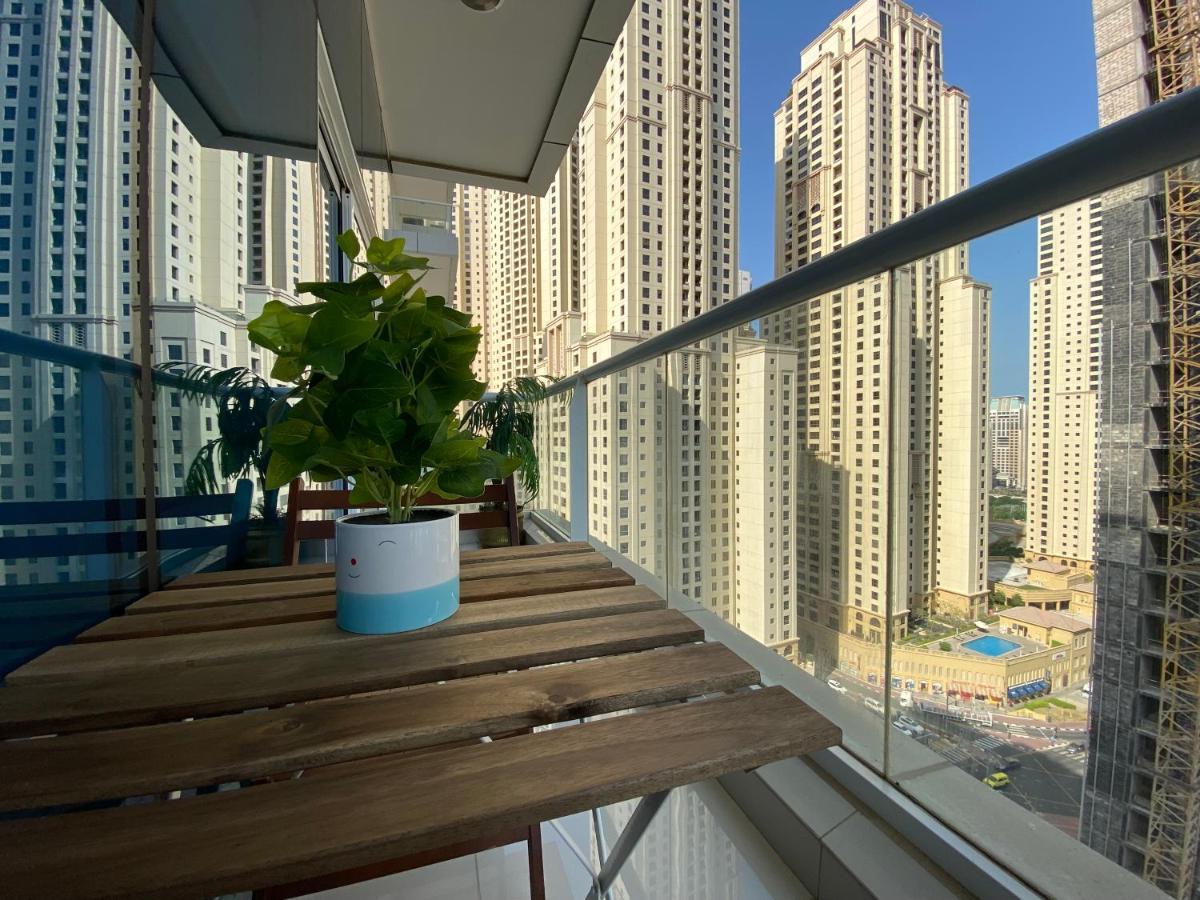 Walk To The Beach Or Enjoy The Amazing View From The Balcony Apartment Дубай Екстериор снимка