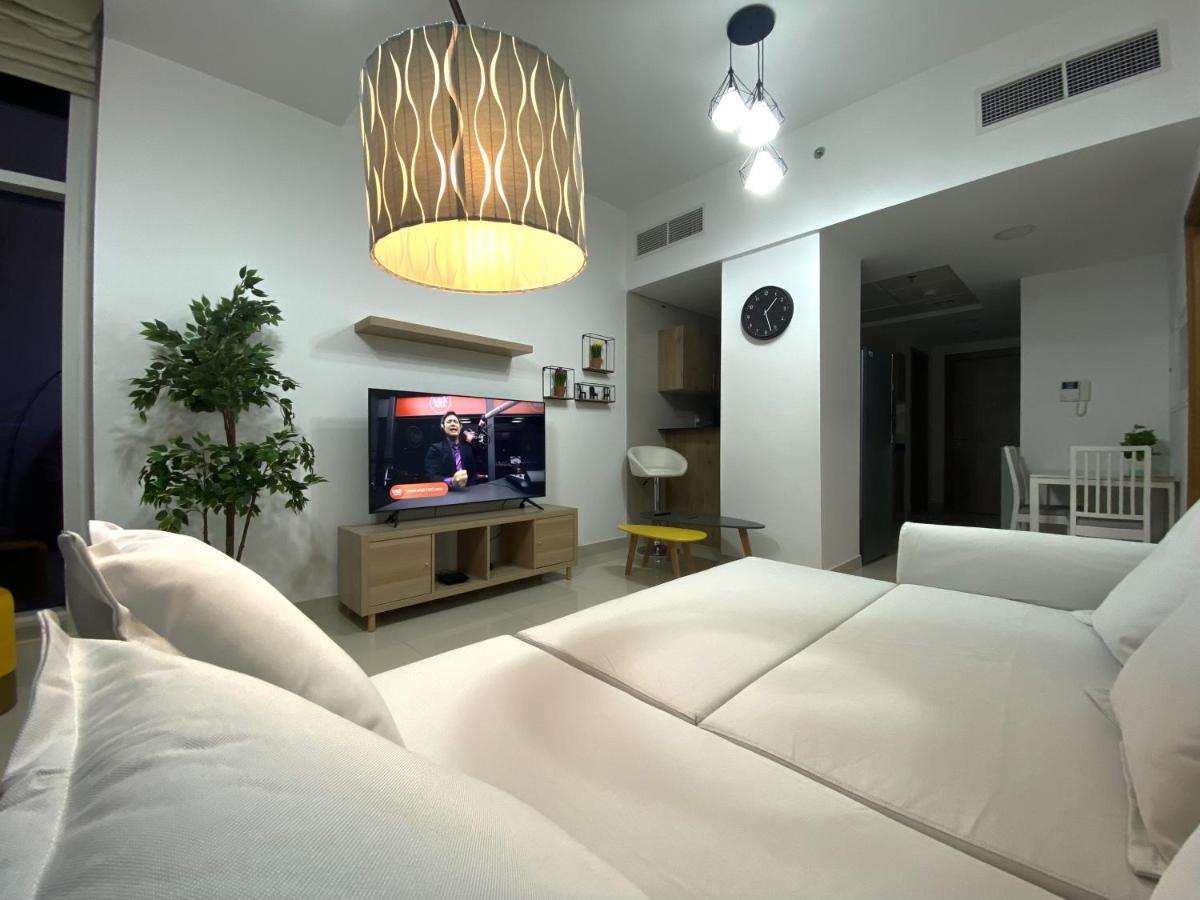 Walk To The Beach Or Enjoy The Amazing View From The Balcony Apartment Дубай Екстериор снимка