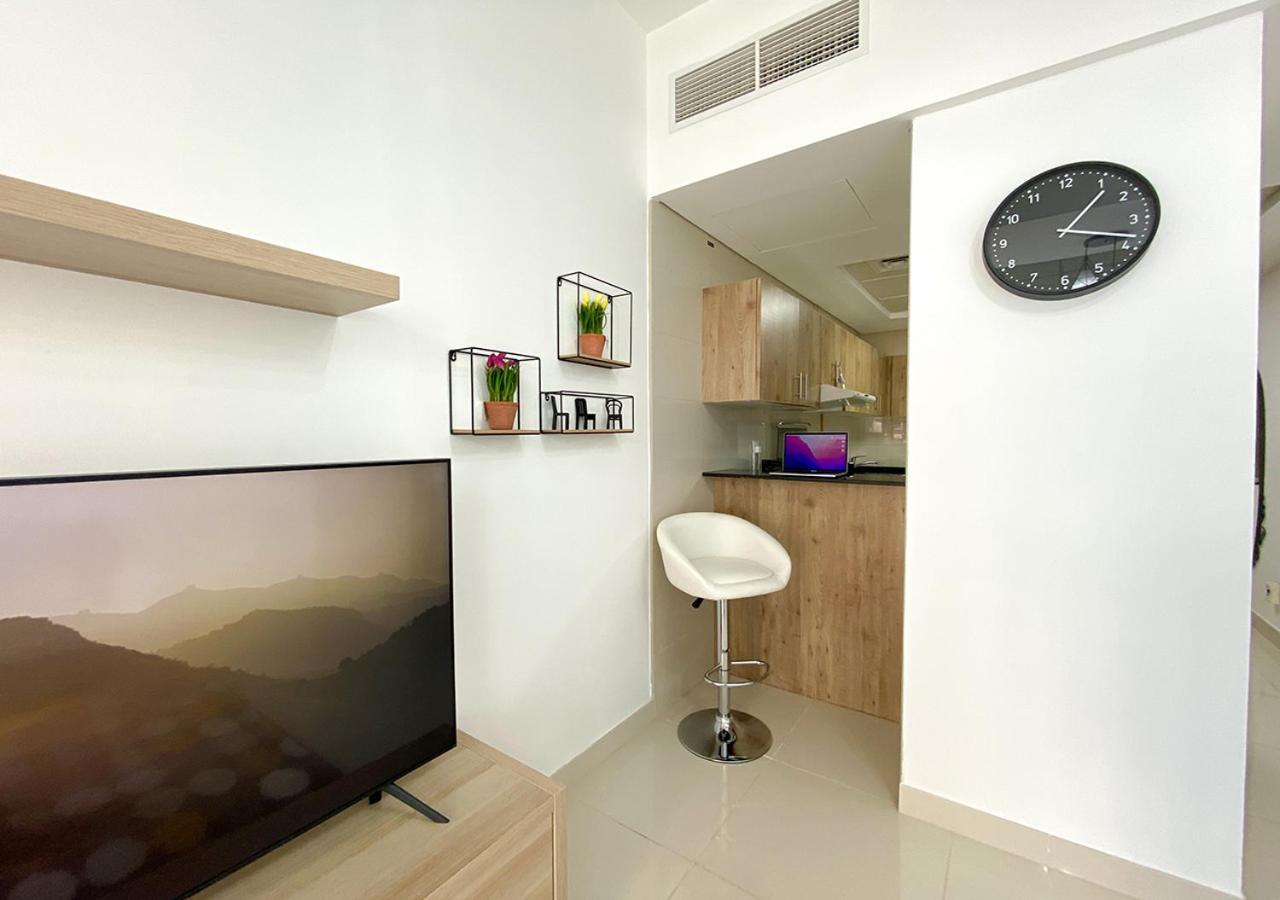 Walk To The Beach Or Enjoy The Amazing View From The Balcony Apartment Дубай Екстериор снимка