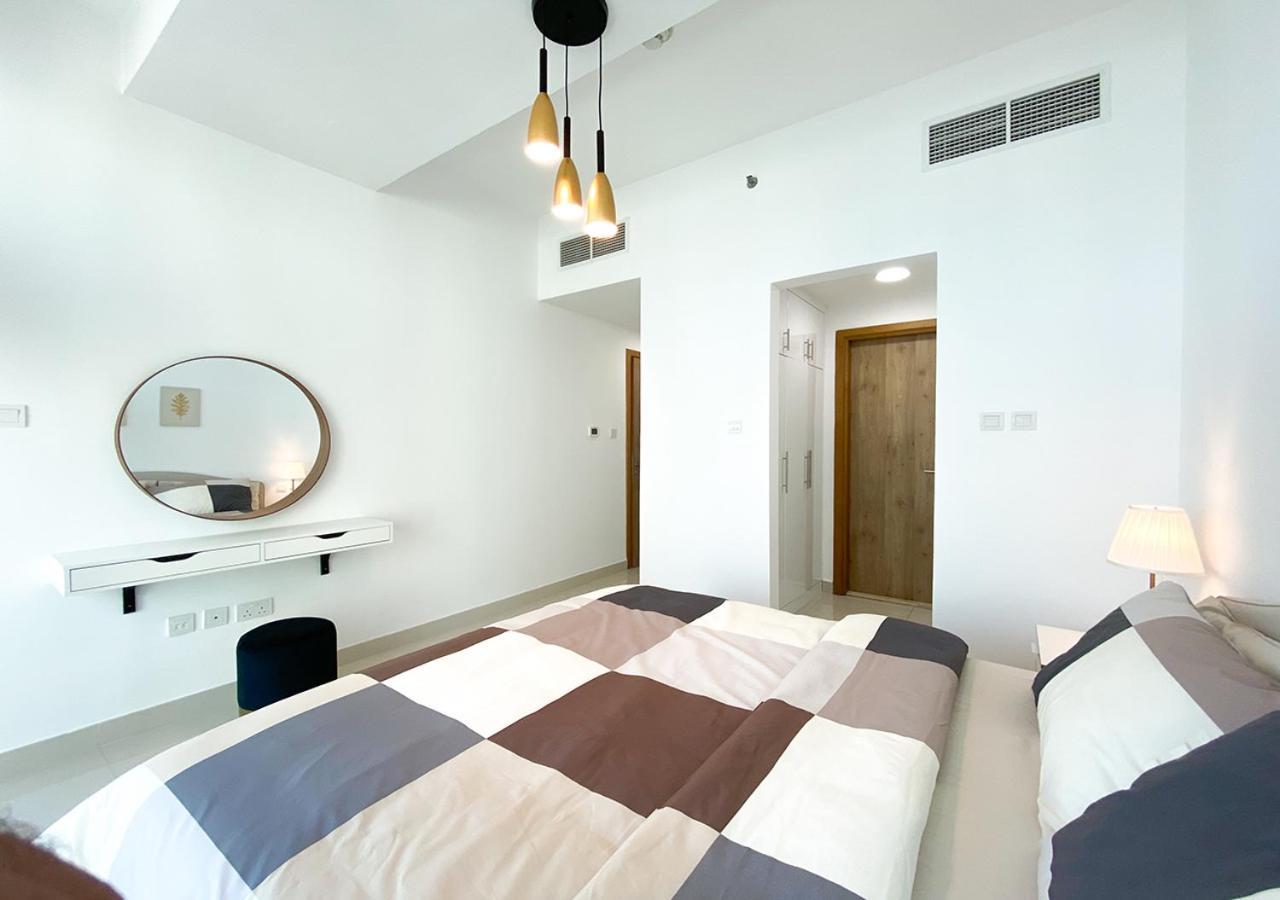 Walk To The Beach Or Enjoy The Amazing View From The Balcony Apartment Дубай Екстериор снимка