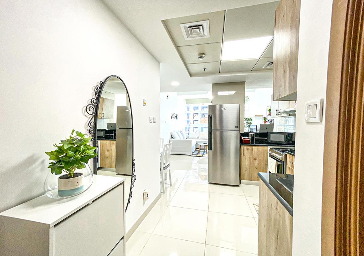 Walk To The Beach Or Enjoy The Amazing View From The Balcony Apartment Дубай Екстериор снимка