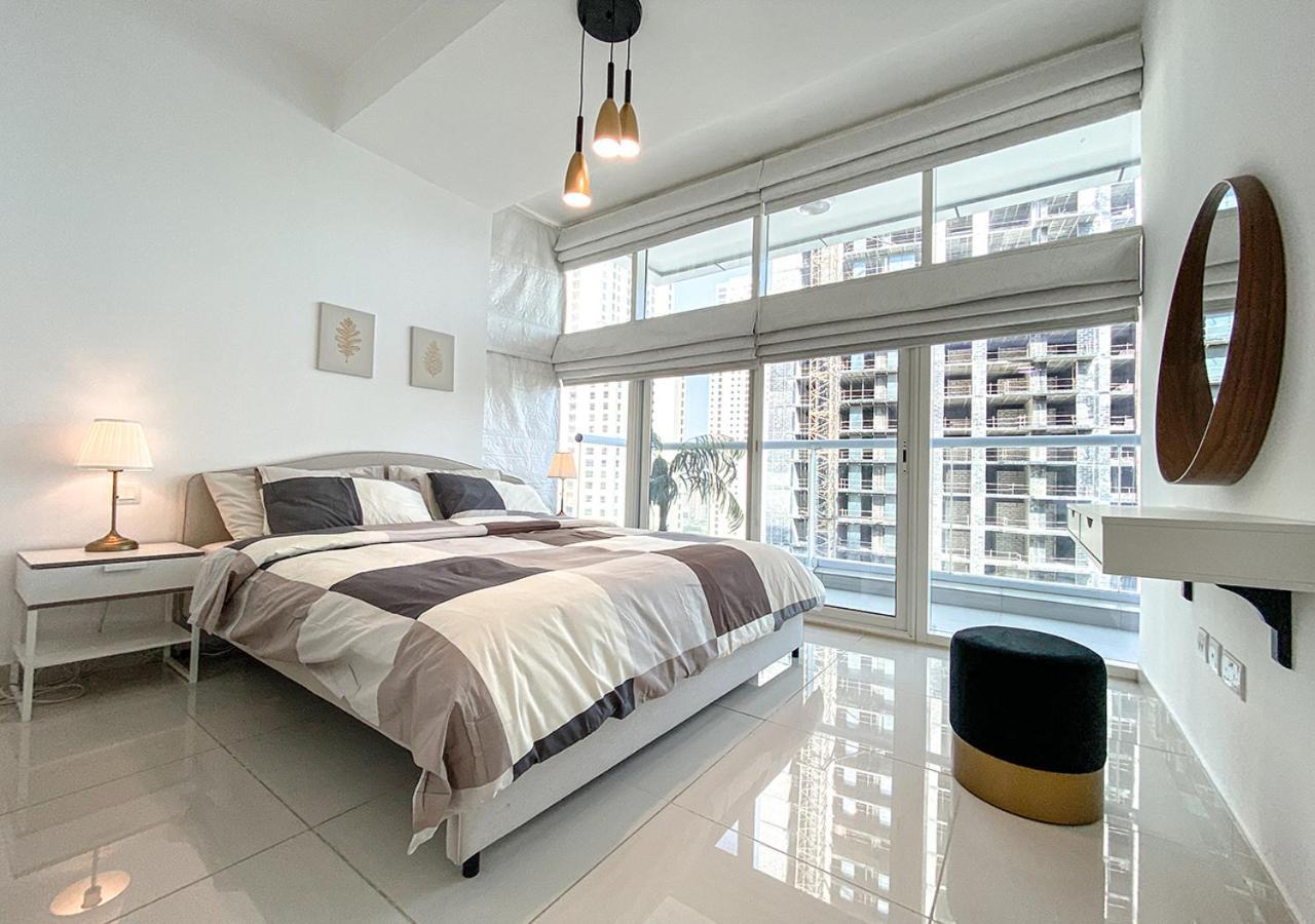 Walk To The Beach Or Enjoy The Amazing View From The Balcony Apartment Дубай Екстериор снимка