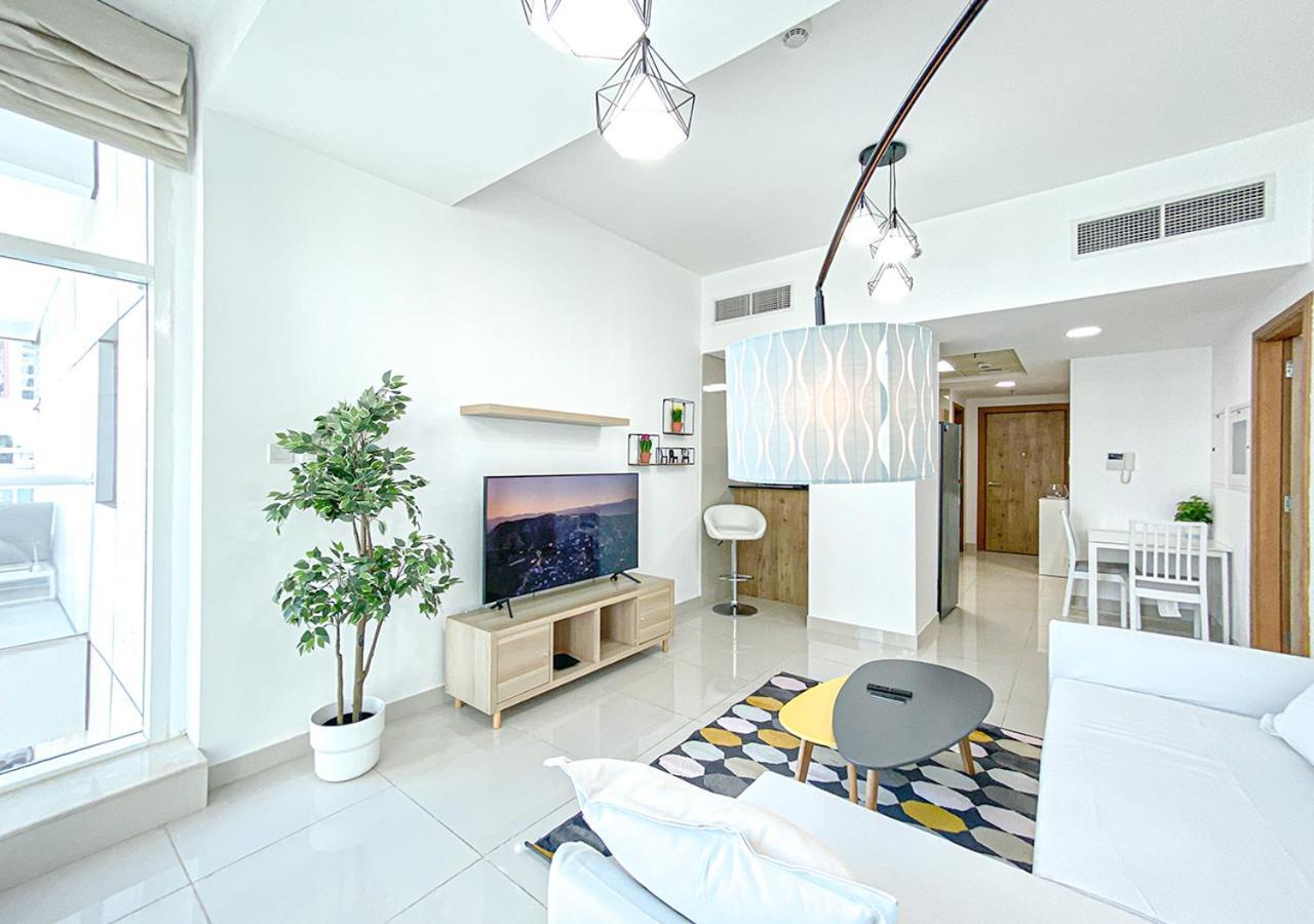 Walk To The Beach Or Enjoy The Amazing View From The Balcony Apartment Дубай Екстериор снимка